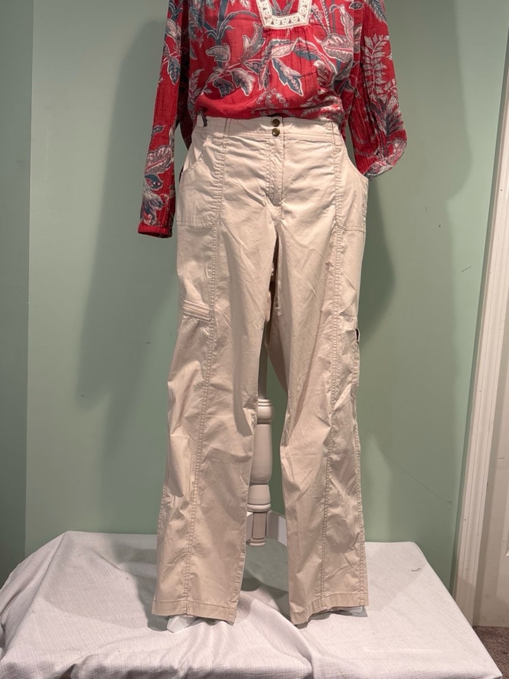Chico’s women’s Beige Utility Pants w/comfort waist band size 3/XL/16